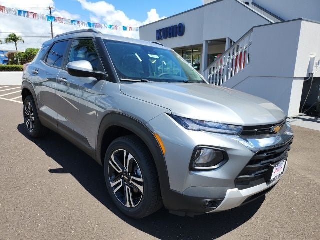 2023 Chevrolet TrailBlazer LT in Sterling Gray Metallic — front three-quarter view